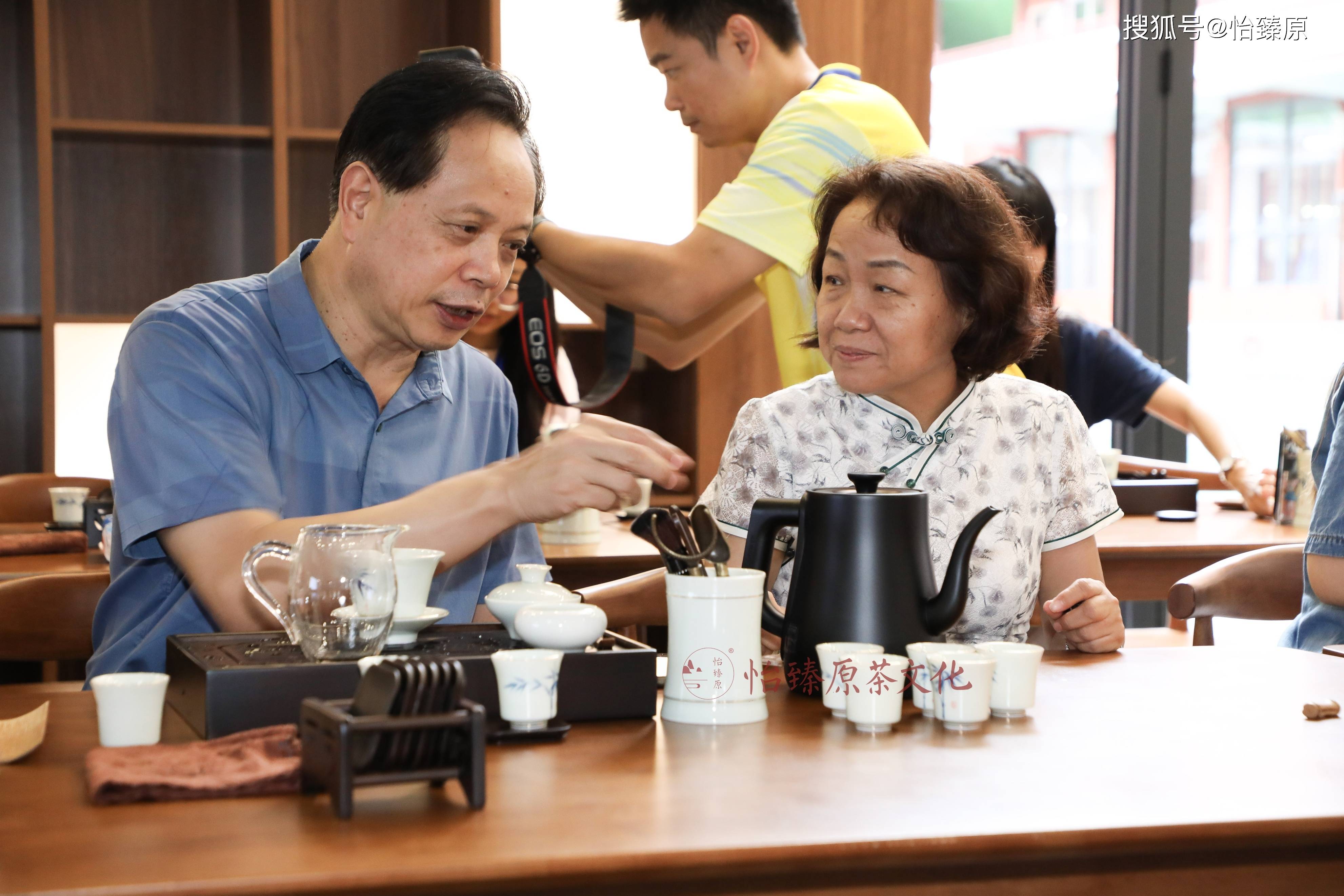 关洁婷携非遗广州茶艺讲座以茶颂师恩AG真人游戏平台穗华学校教师节特献